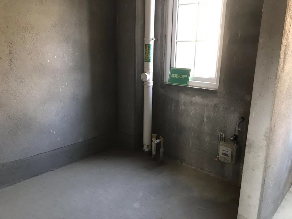 御江湾江滩公园旁三层联排别墅两个停车位自带花园