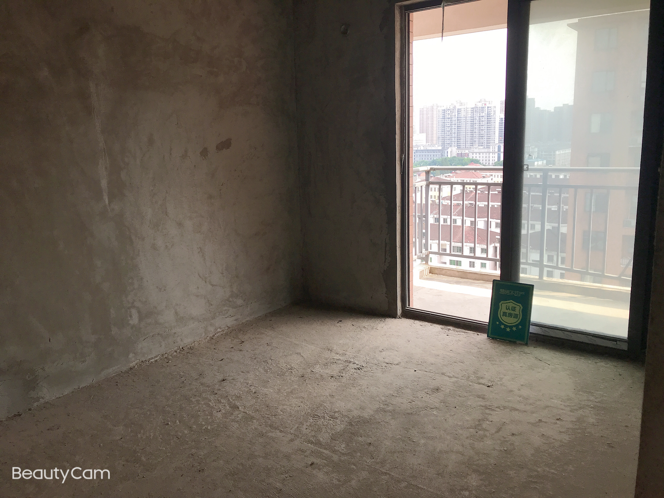 金域城邦毛坯小三房中高楼层诚心出售证在手满二