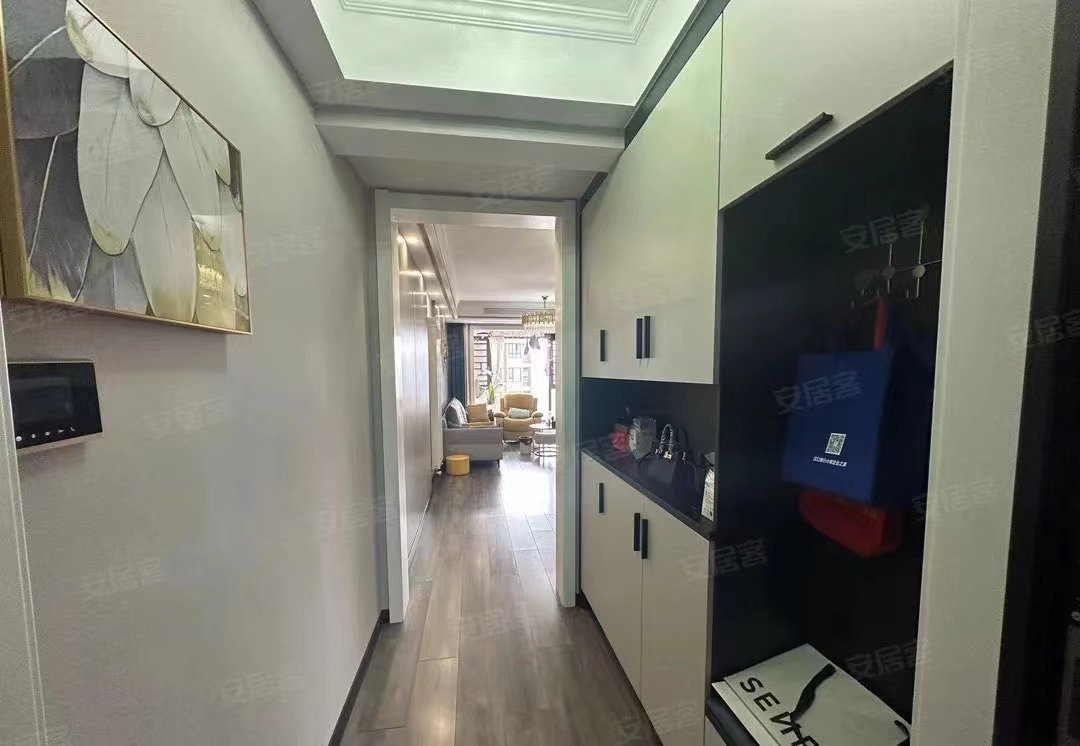 28，城南亏本出售，豪装2房，全屋地暖，全屋中央空调，没有住过，