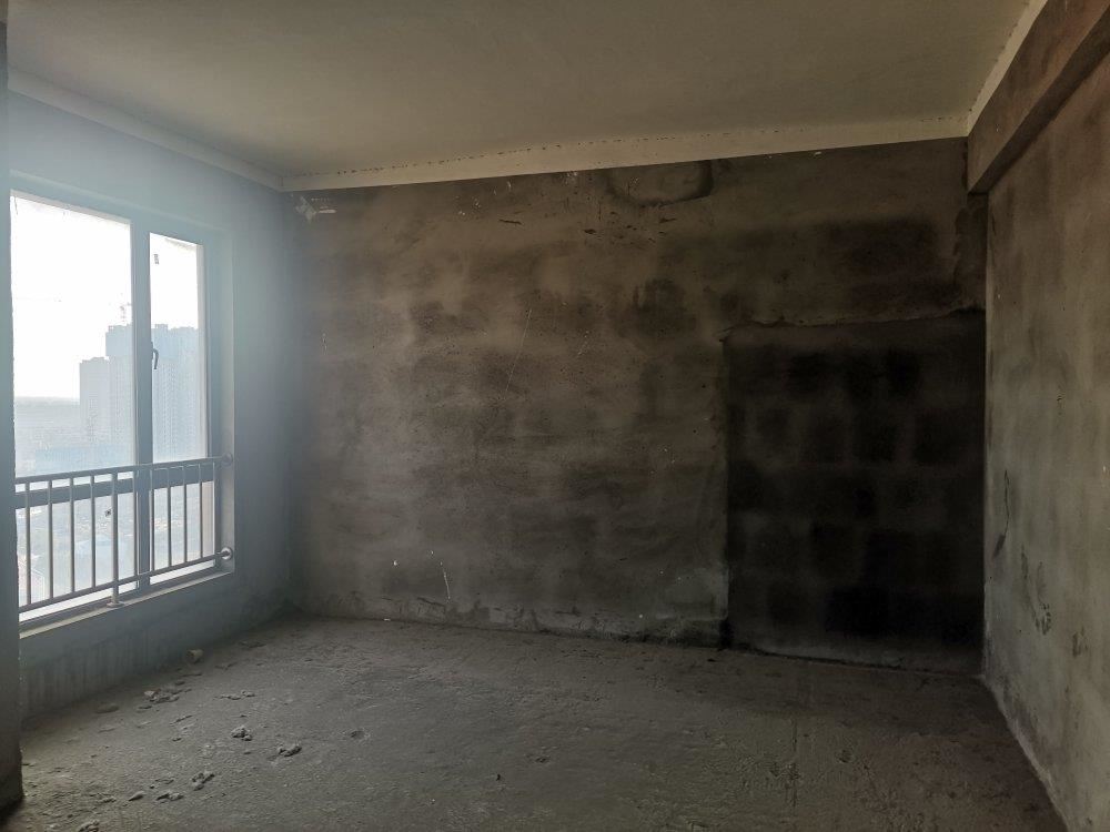 御台公馆毛坯大三房房东诚心出售 看房电梯中间楼层