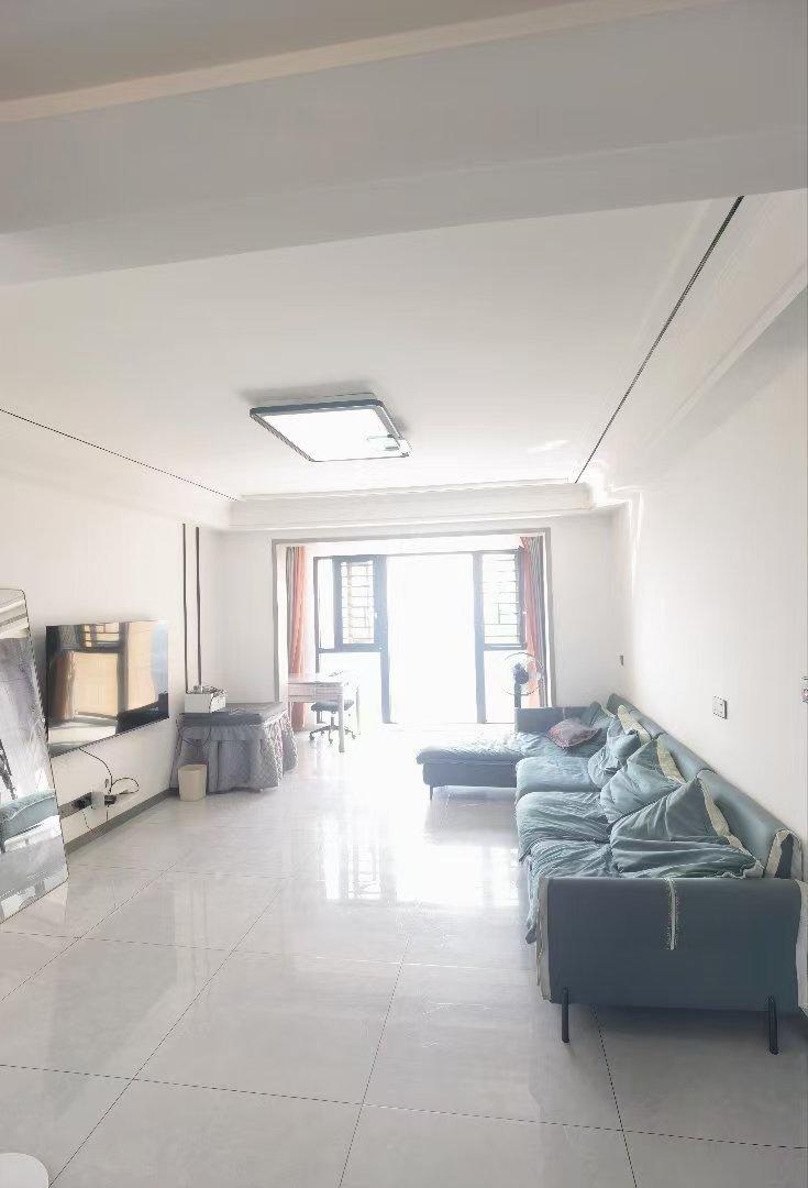 仙桃满庭春 4房两厅2卫 精装修 优价出售！