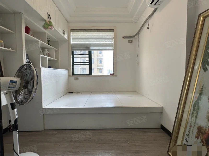 141,房东急售，城南，新城壹号5期，精装大三房，电梯好楼层，看中可🔪，证满二