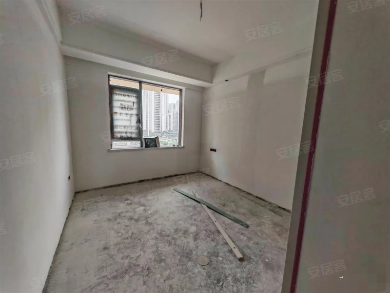 433，城南，朝阳丽景，小高层5楼，精‮半装‬成品，边户，‮房三‬两卫，​捡漏