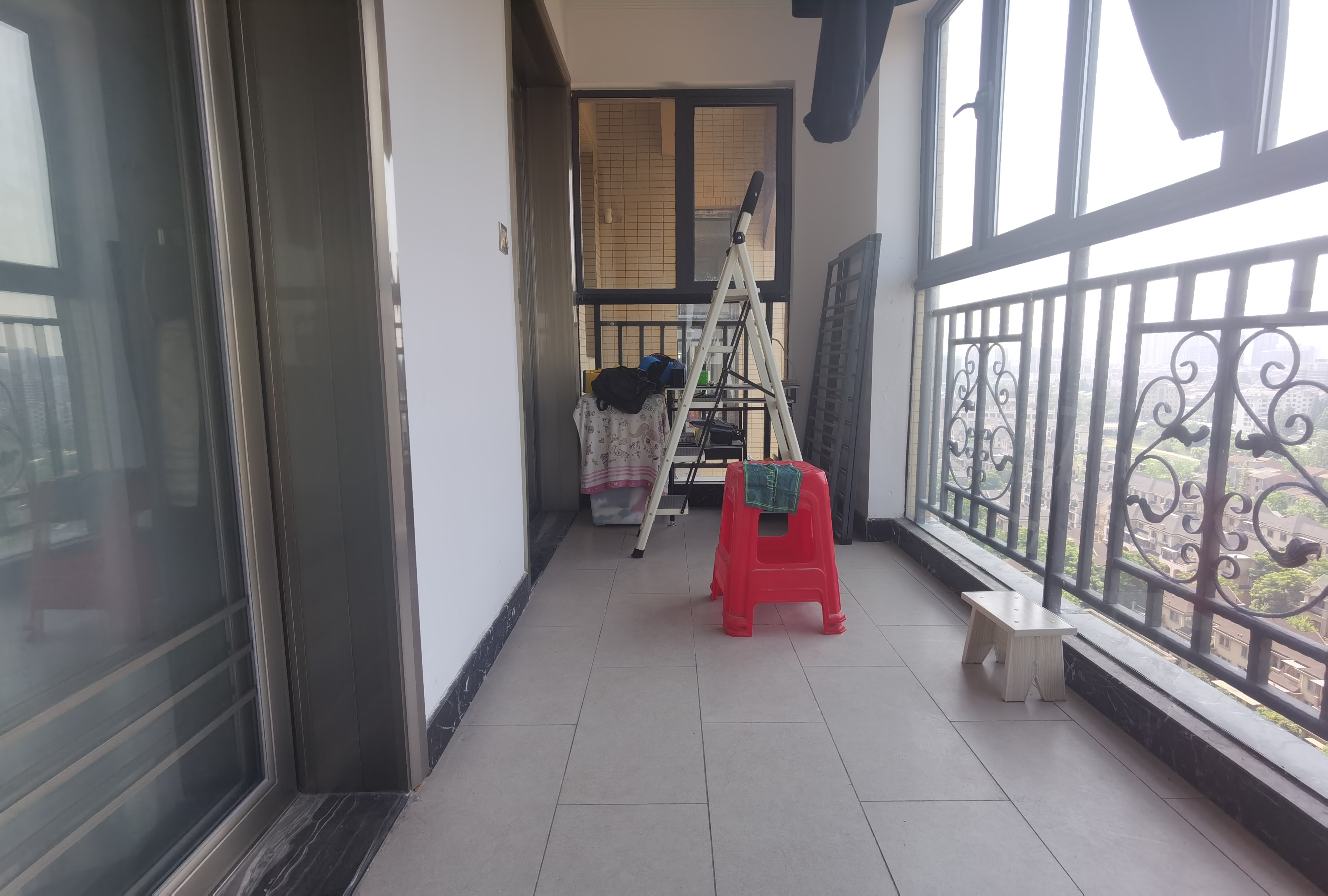 绿地香格里拉精装修双阳台三面采光家里装修的很好