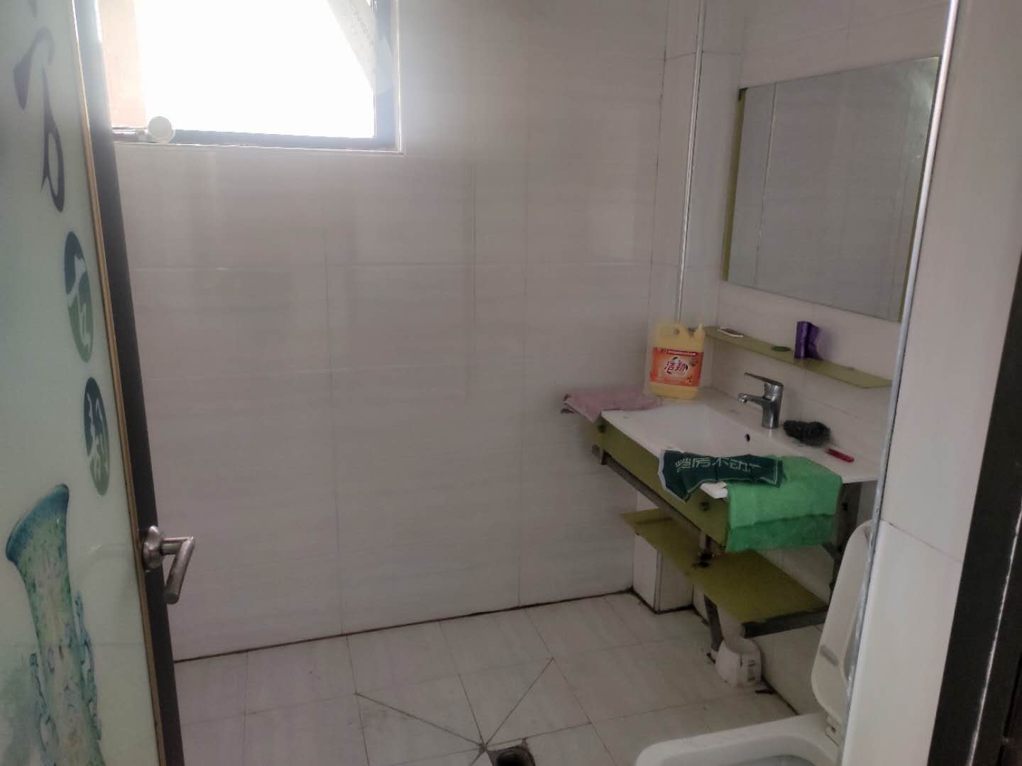 绿地尚城联排别墅边户户型基本属于毛坯买来自己想怎么装修都行业主诚心出售