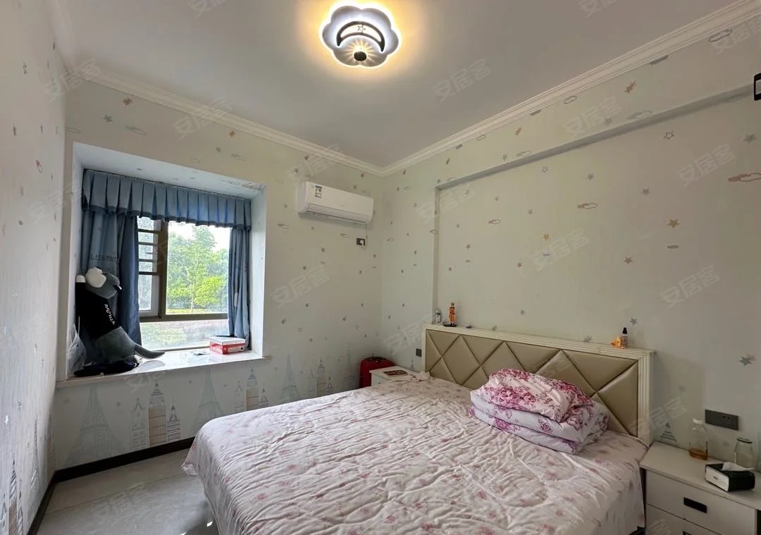 74，降价出售，城南南国明珠精装四房，装修九成新，手付2万单价4900，证满2