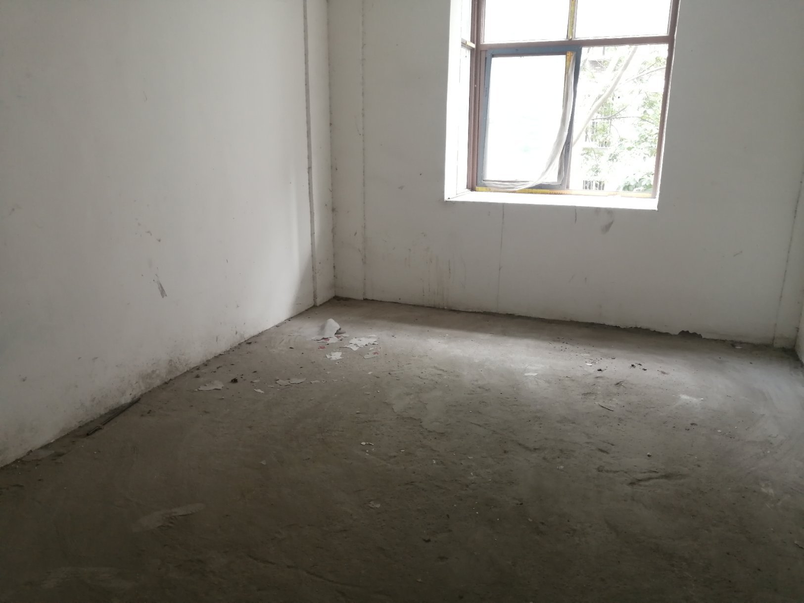 江汉名居毛坯四房，楼层非常到位，房间非常大，采光非常好