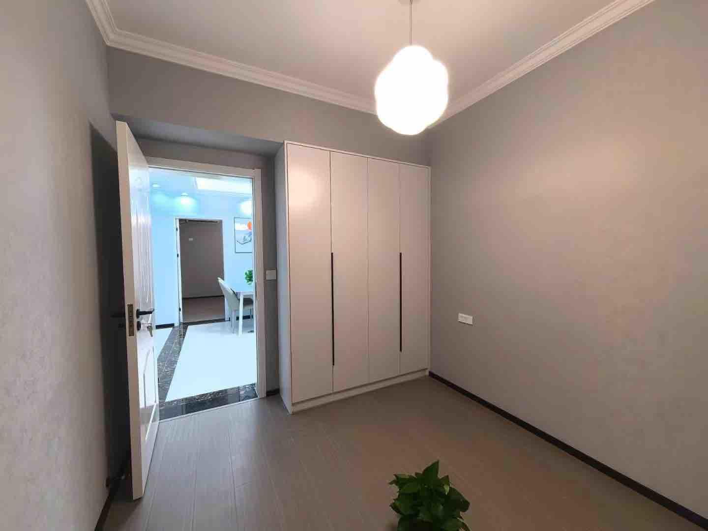 亏本急售，供暖三房，电梯好楼层，全新装修，拎包入住