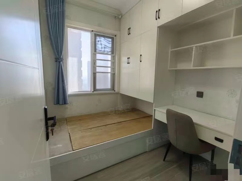 250，降价了，二中旁，森林国际城精装三房，9.9成新，视野采光好，证满二电梯好楼层