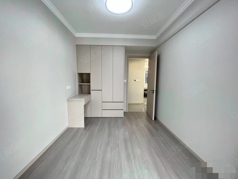 城南，森林国际北苑，精装大三房，边户，大阳台，满二，南北通透，全新装修