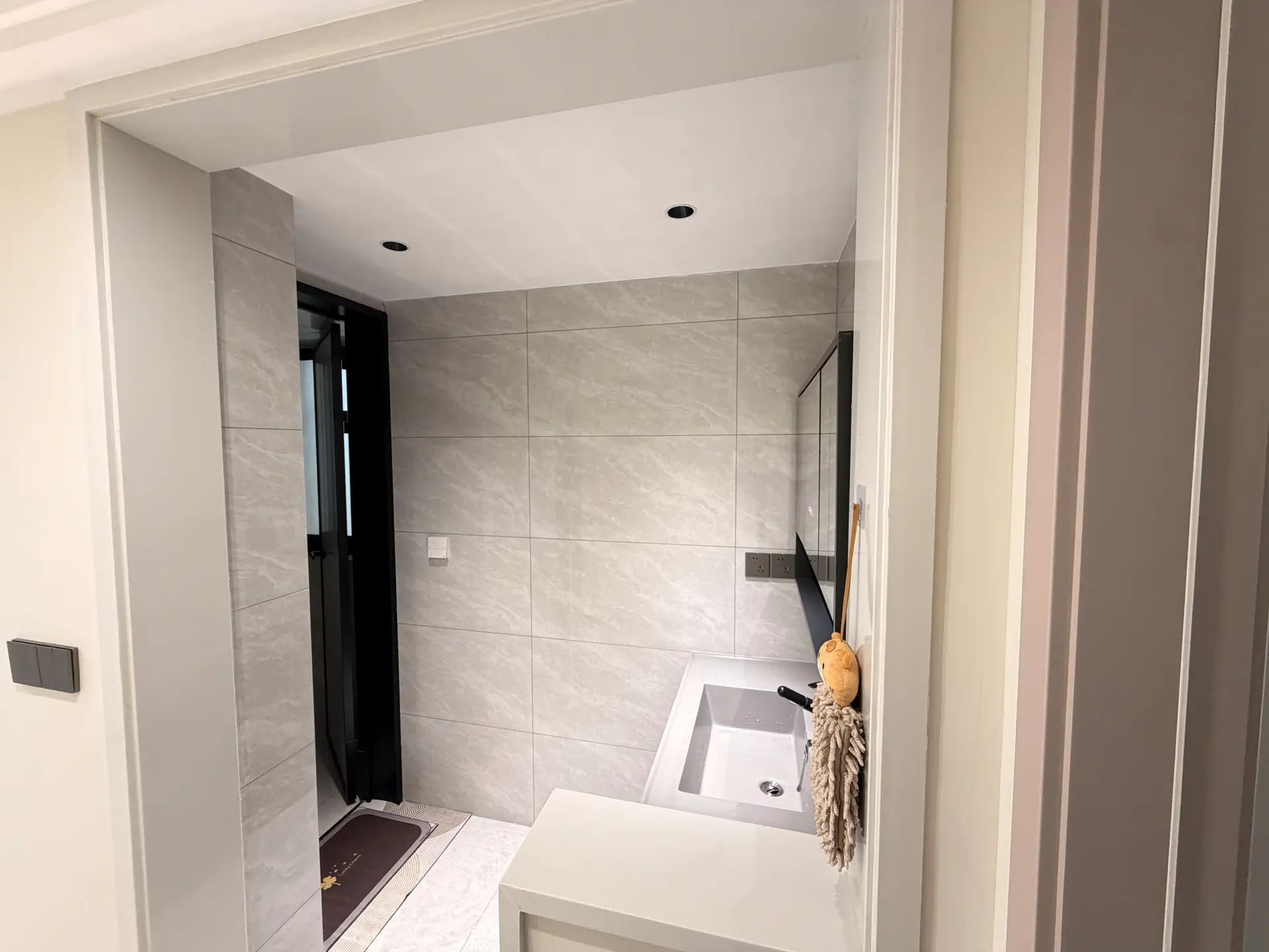 吾悦广场旁，元泰C区，精装三房两卫四阳台，9.9成新，6k多单价，电梯好楼层价格看中可谈❗️