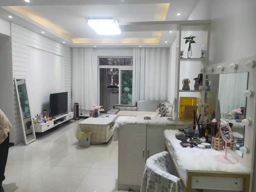 城南湖景房，朝南户型，精装修三房，动静分区，餐客一体