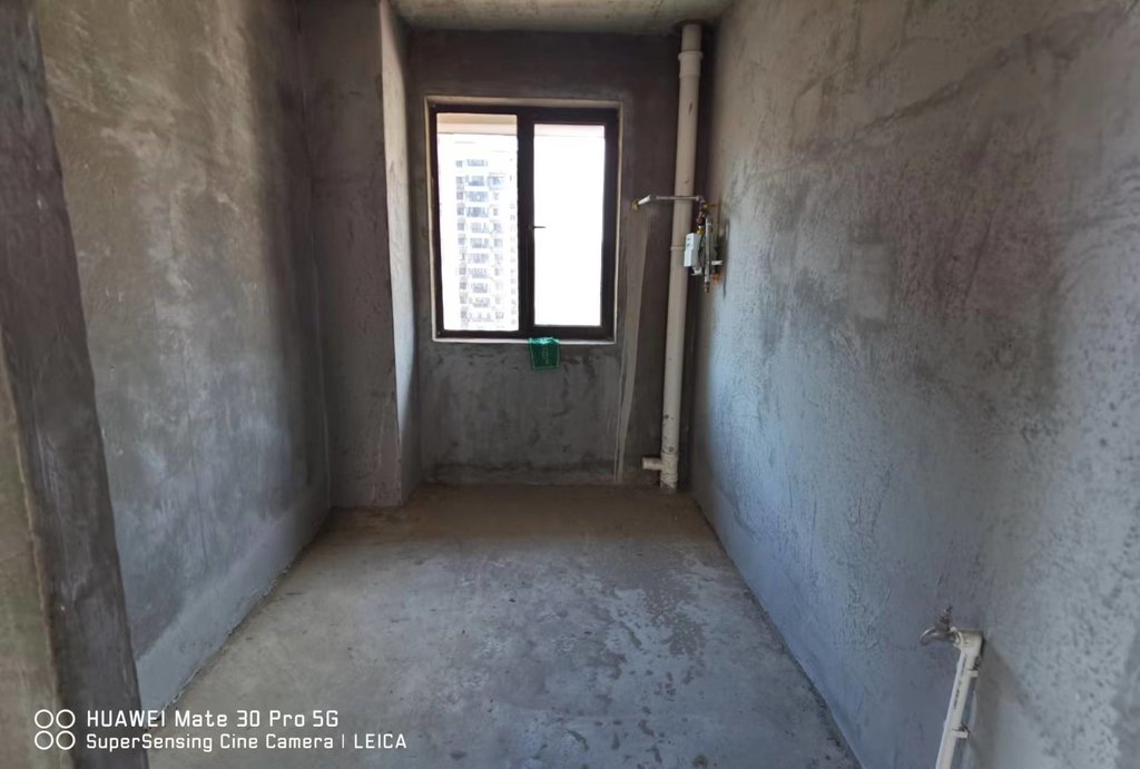 荣怀世家，毛坯四房，南北通透，小区环境好，业主诚心出售，看房方便