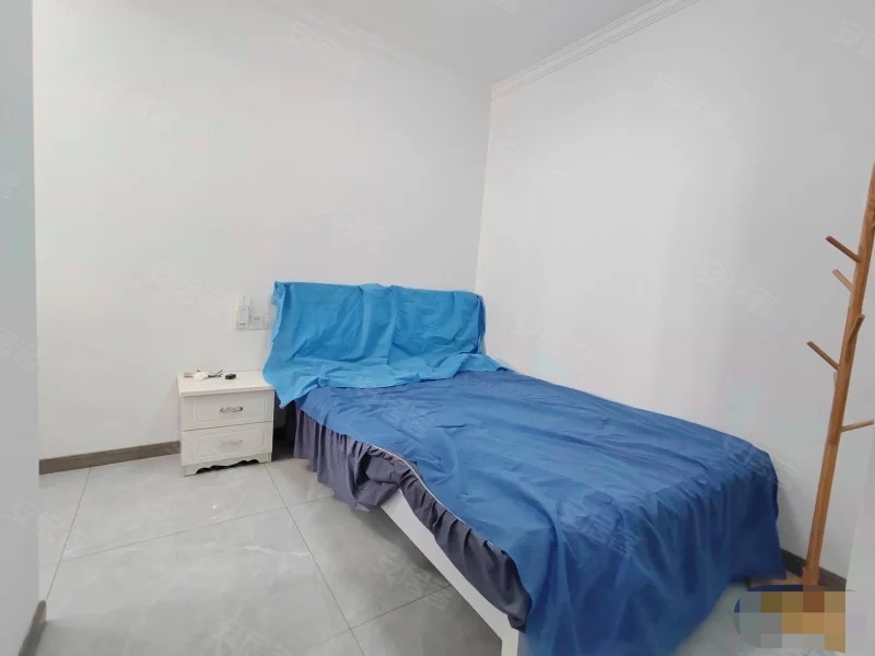 276？城南新城壹号五期，9.9成新，单价6300，电梯好楼层19楼，精装三房，证满二