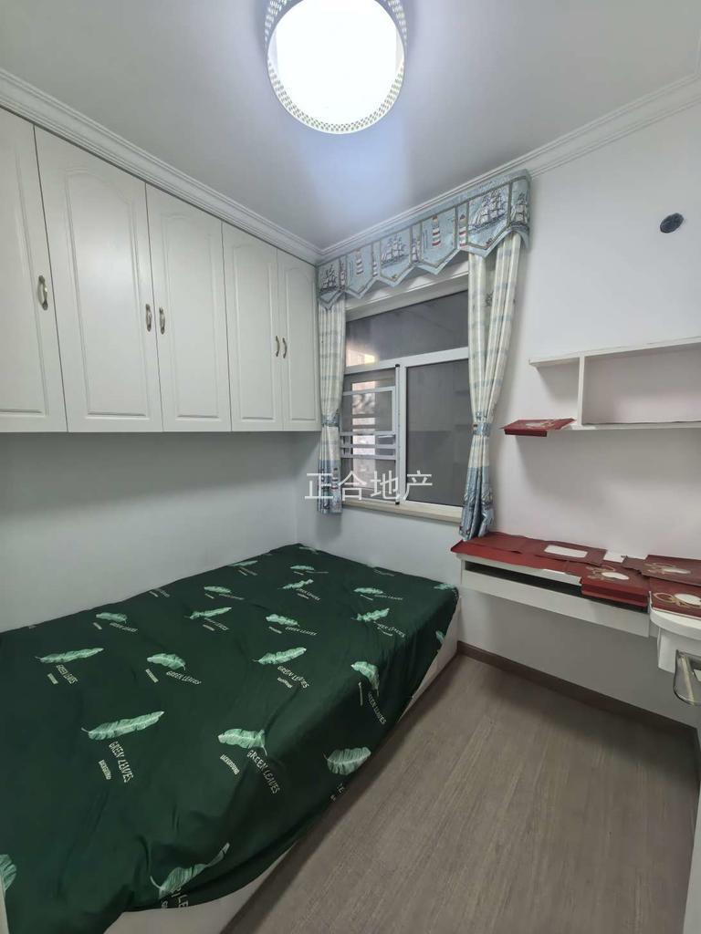 业主诚心出售，天诚缘，精装三房，成色新。拎包即可