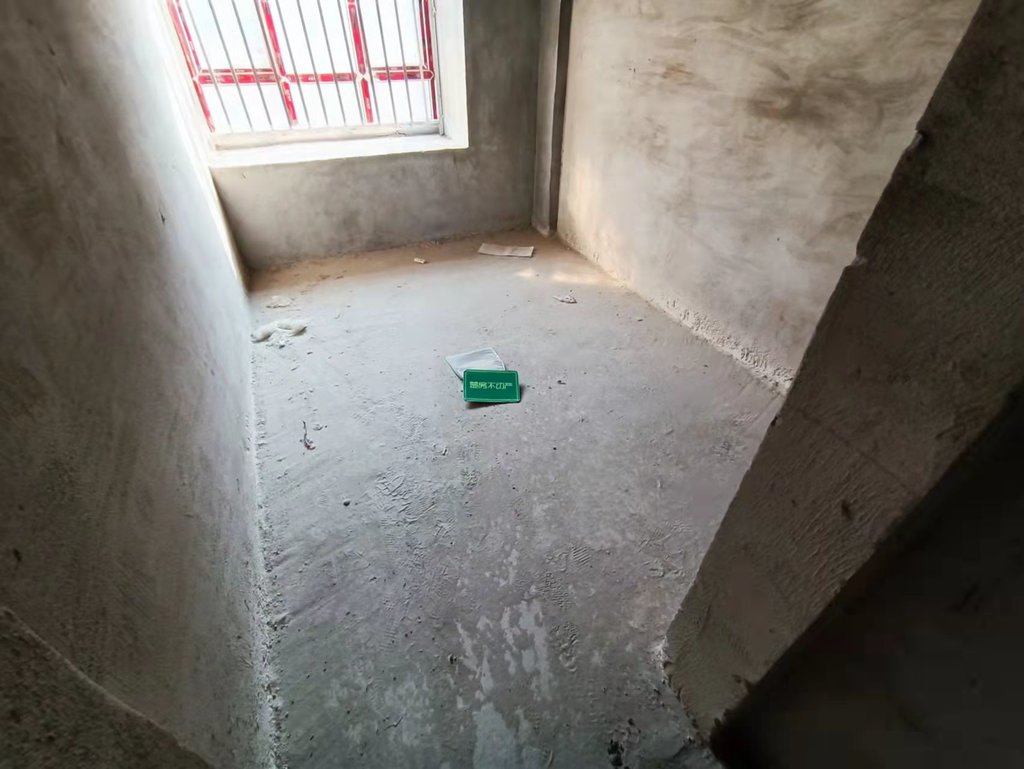 江汉明珠四中旁江滩公园电梯小高层楼层好毛坯三房