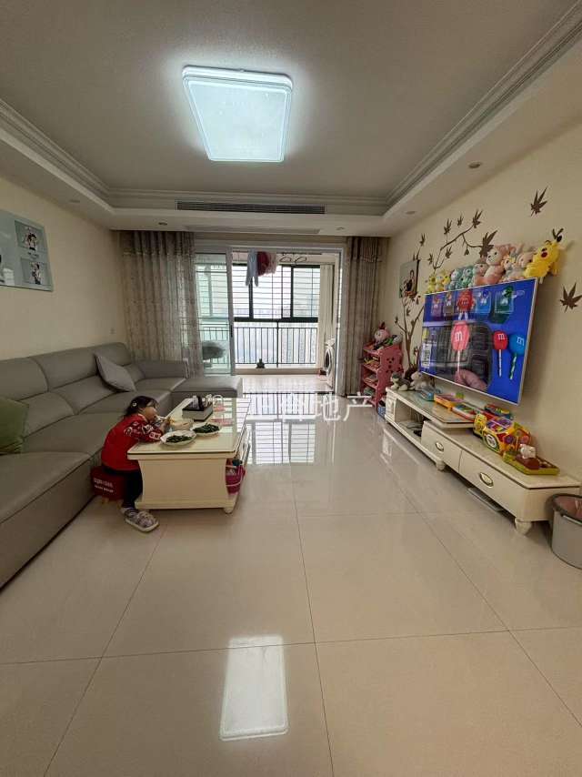 城南，新城壹号四期湖景房，沔阳公园旁，单价5500， 成色新 ， 家具家电齐全 三小 三中