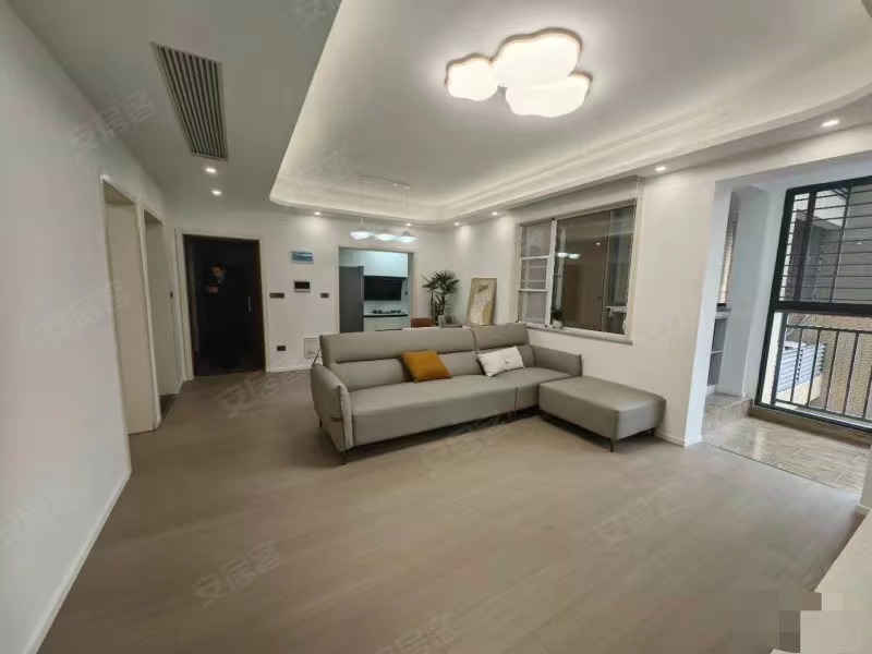 降价了，森林国际，湖景房，精装三房两卫，中高层，99新装修，拎包入住