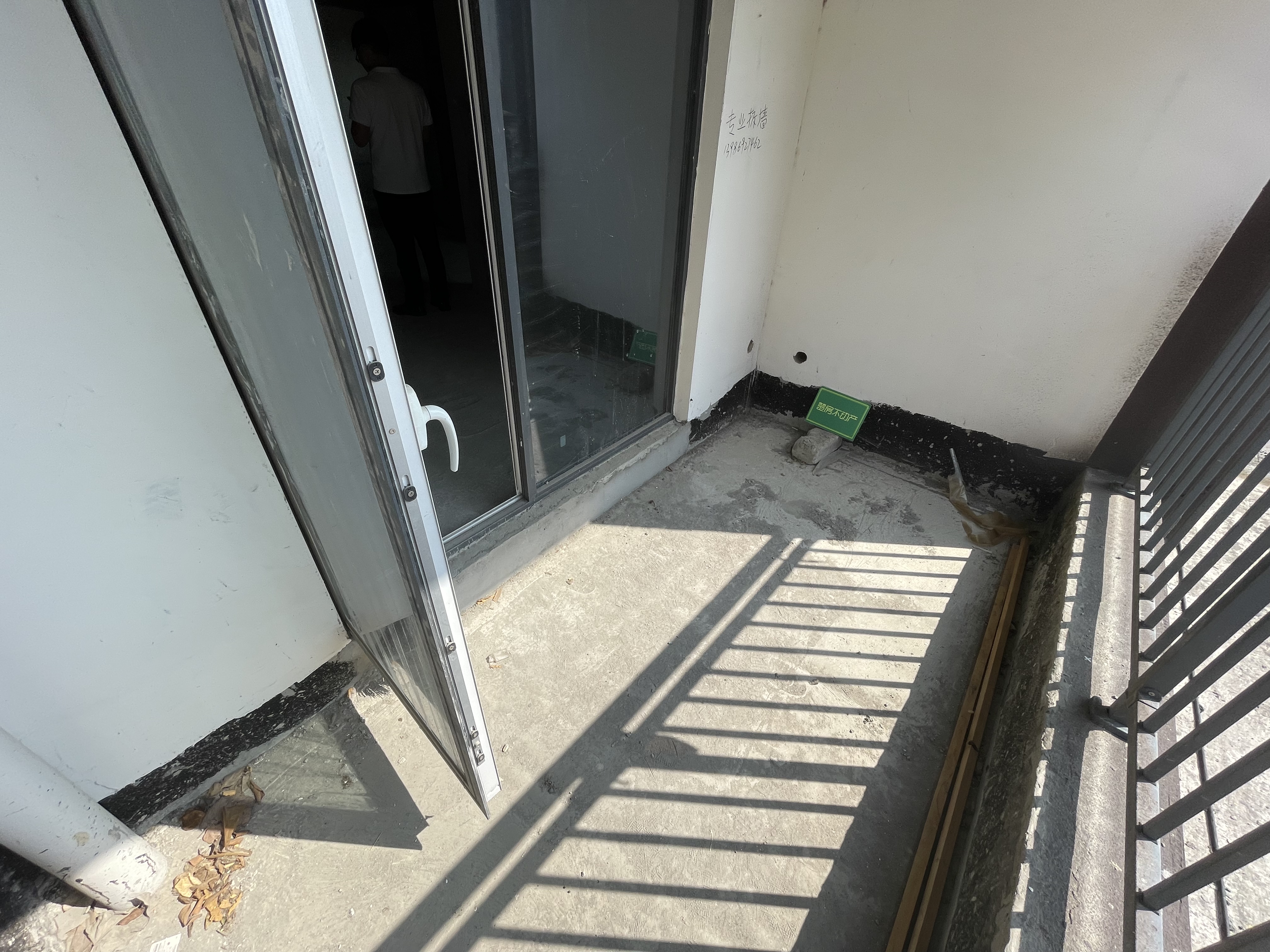 蓝天新城满二稀缺小户型两房带地下车位打包带大露台采光非常好方便看房诚心出售