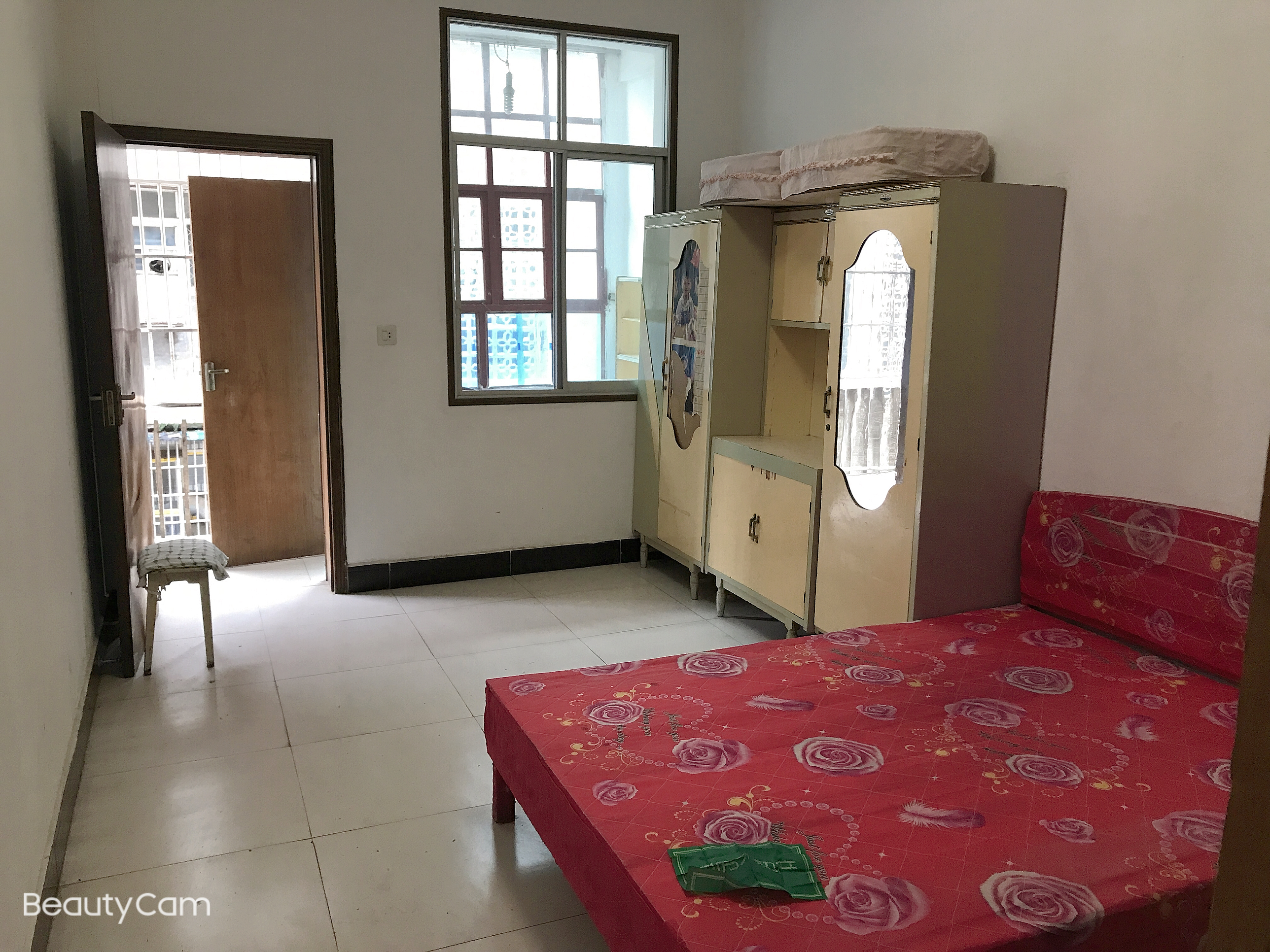 商城旁边 二中宿舍 步梯好楼层 方便停车 看房方便 有证 满二