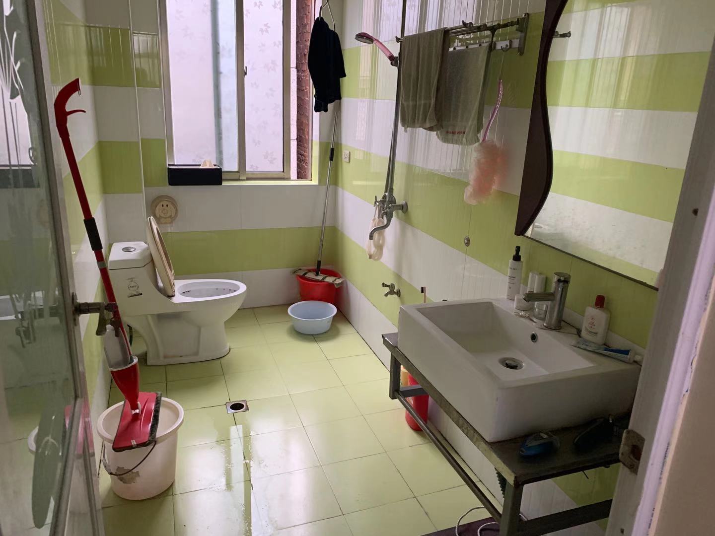 黄荆小区 街旁现浇结构门口可以停车前宽后宽实际面积440平南北朝向拎包入住