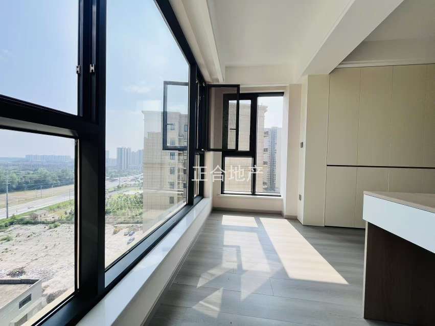 诚心出售，城南，清华园，纯边户，电梯小高层15楼，全新装修一天未住，