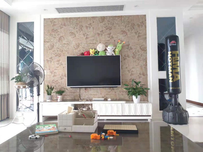 新城一号大户型，精装修，双阳台，交通便利