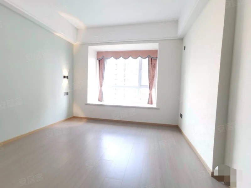 降价了，城南，元泰未来城B2区，湖景房，精装三房两卫，电梯好楼层19楼，