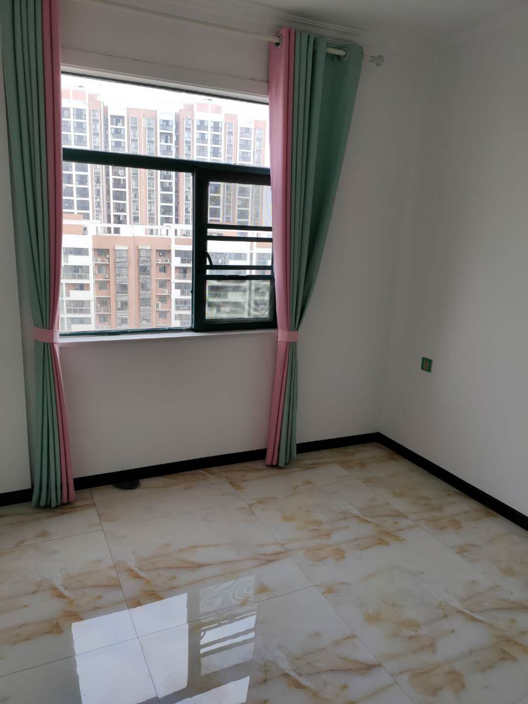 小区商业区，菜市场