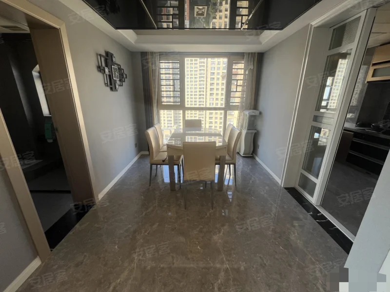 200，绿地香格里拉，电梯小高层，单价5000，边户，精装大三房，，16楼，九成新，老证