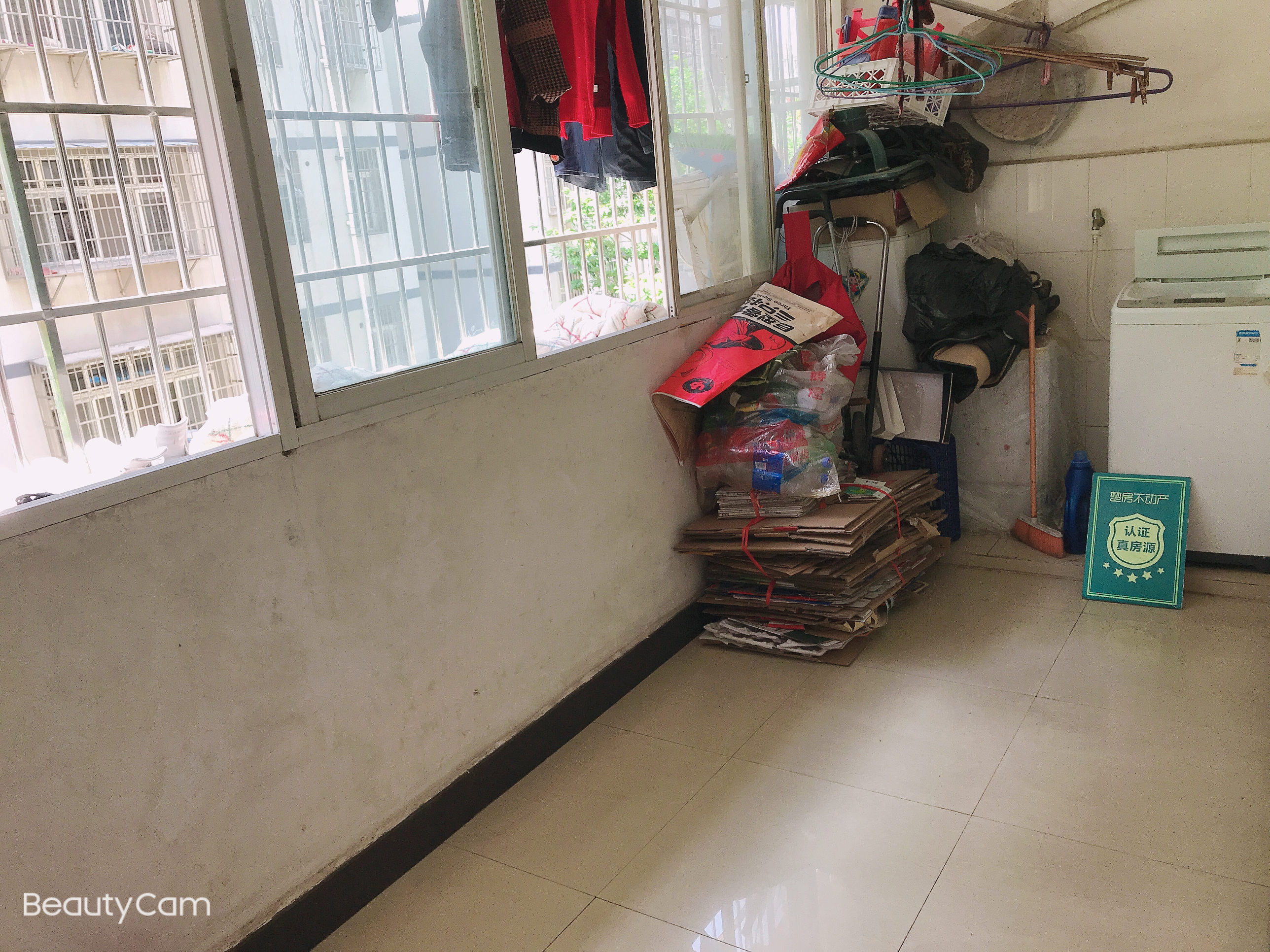 荆洪花园富迪三友旁仙桃中学附近装修大三房很好的楼层诚心出售