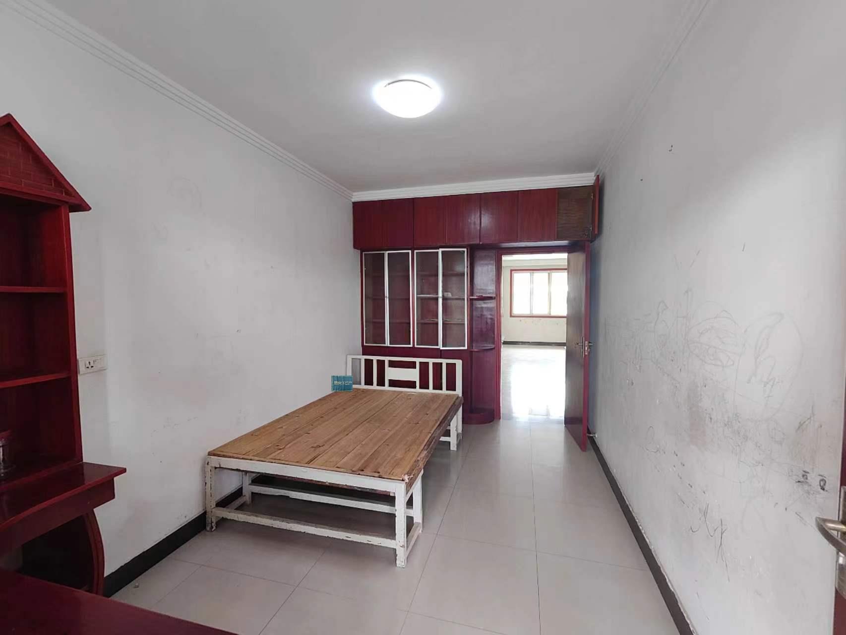 老三中附近的宣教大楼，超短九年房龄，大三房两卫，单价只要2700