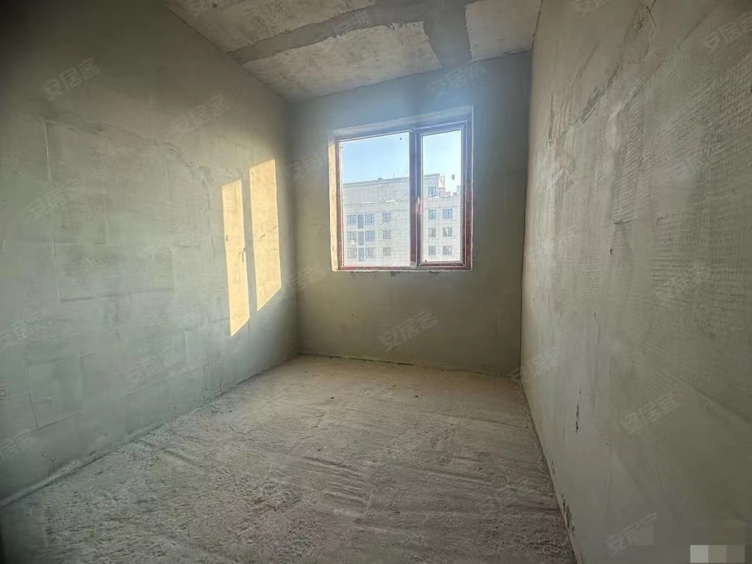 20，房东亏本出，40多万城南电梯房，电梯16层，证件满二，捡漏