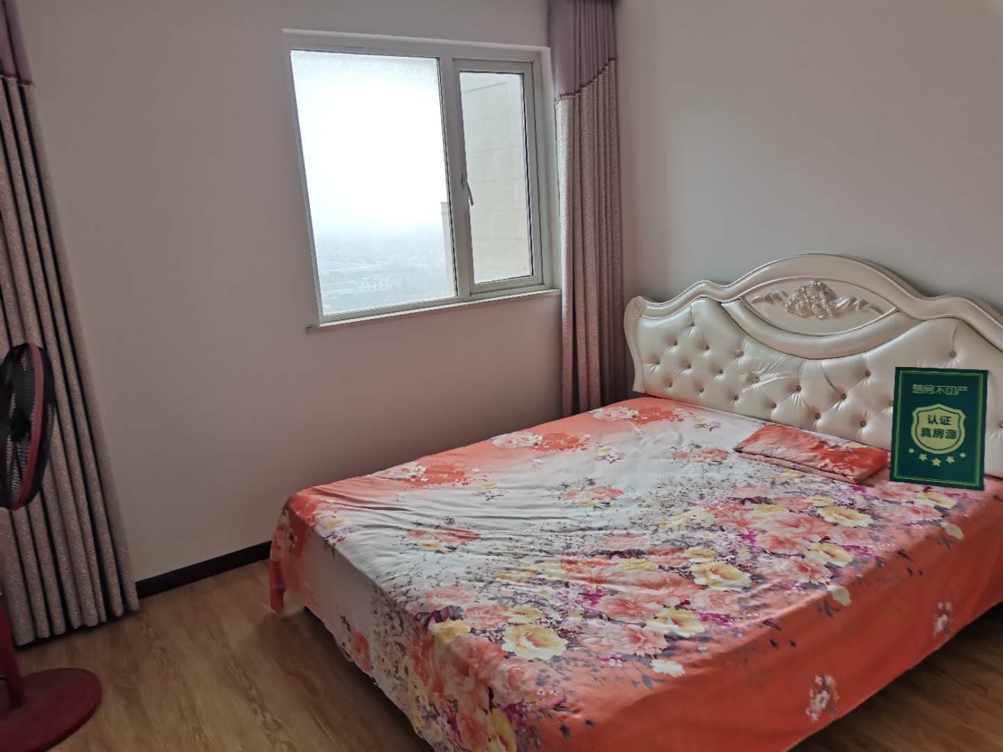 满庭春供暖精装大三房中高层户型方正，小区环境，优美采光充足