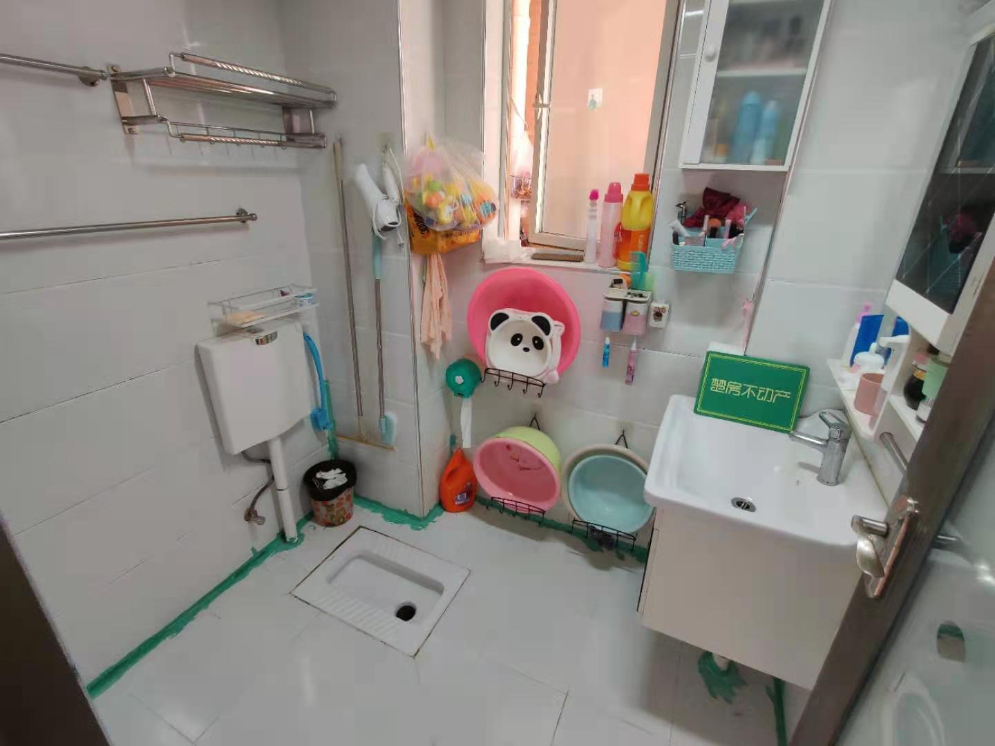 城南紫金城精装修两房中间楼层小区幼儿园对面 