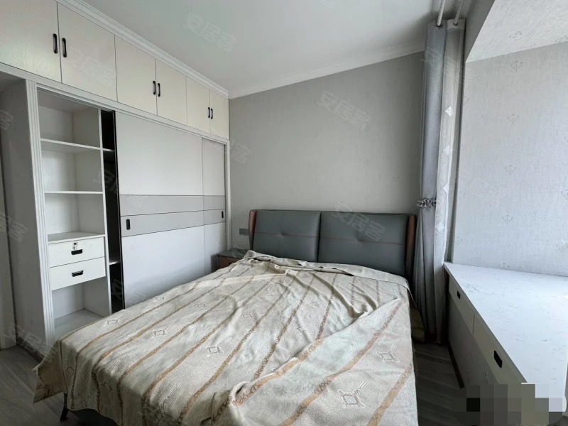 城南，森林国际，精装三房，二小对面，诚心出售