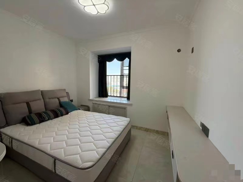 247，仙桃xiao学新三中，单价4800，精装3房2厅2卫，9成新，电梯中间楼层证件满2，双阳台