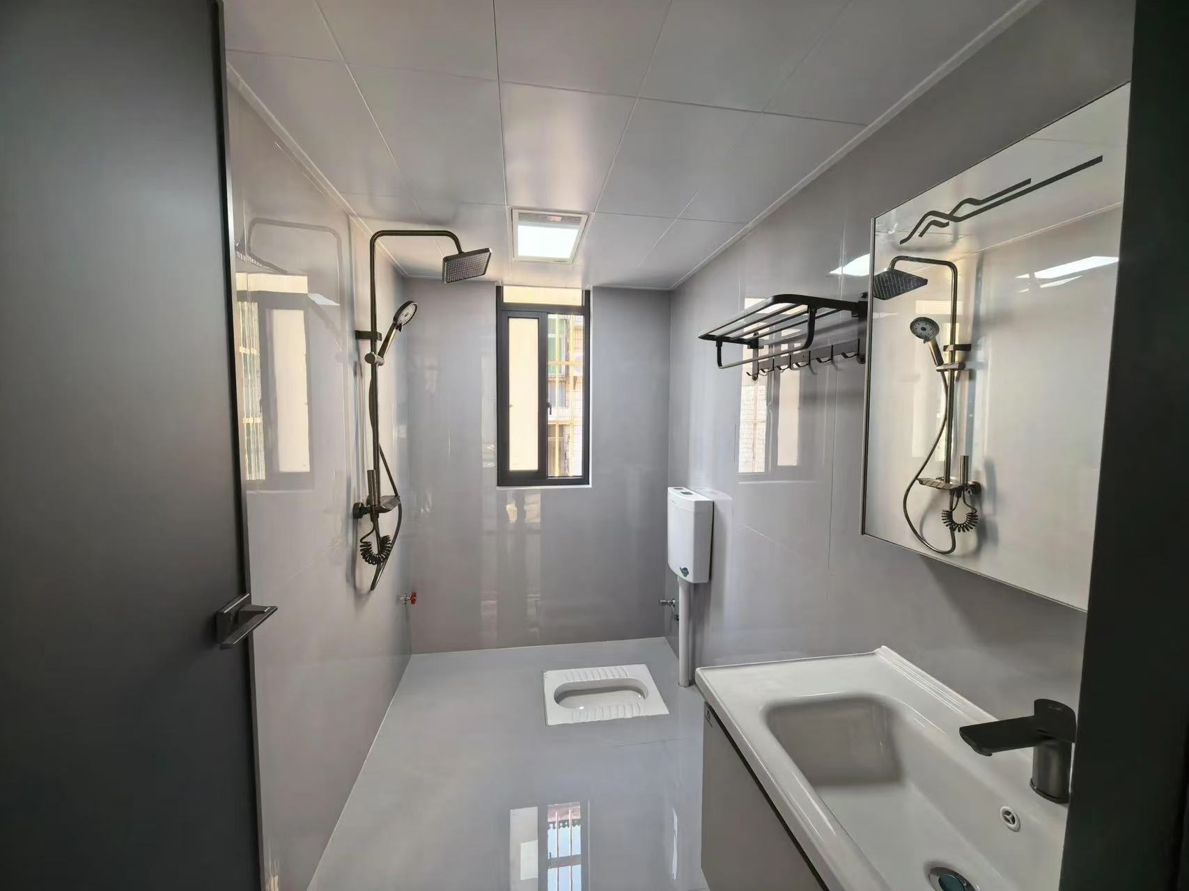 大洪小区，复式楼，步梯好楼层，精装三房，36.8万，证满二