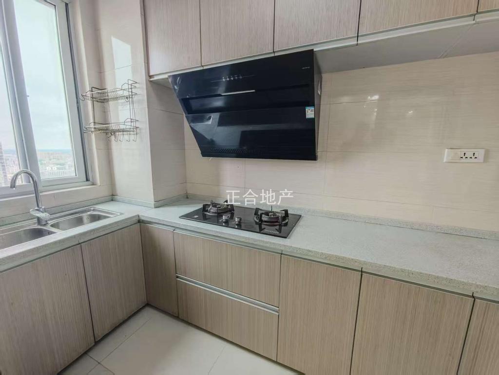 一中对面，翰林公馆，凤凰层边户，精装三室两厅两卫，证满两年，单价5090