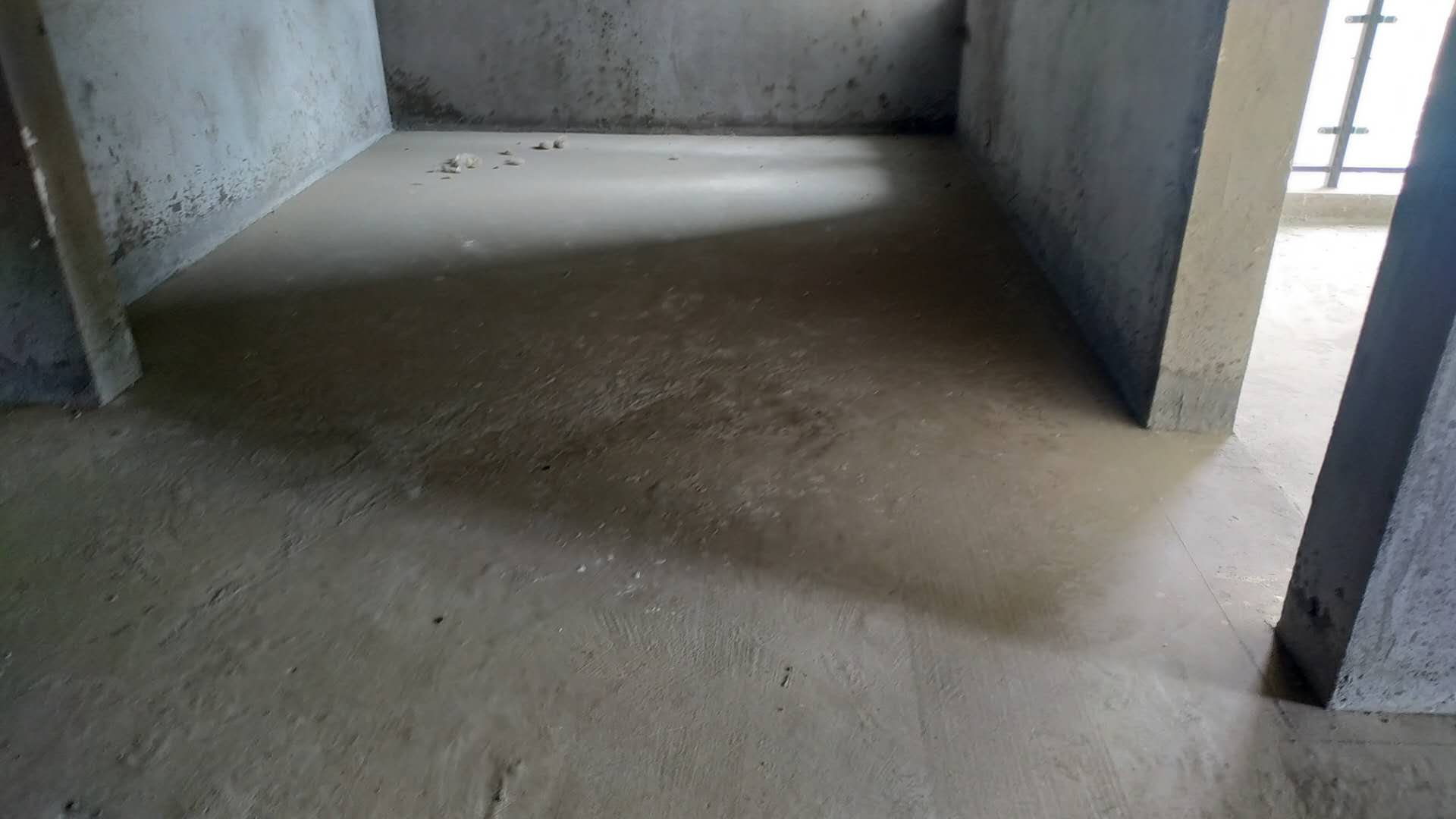 银湖城毛坯大3房，南北双阳台，小高层，支持按揭