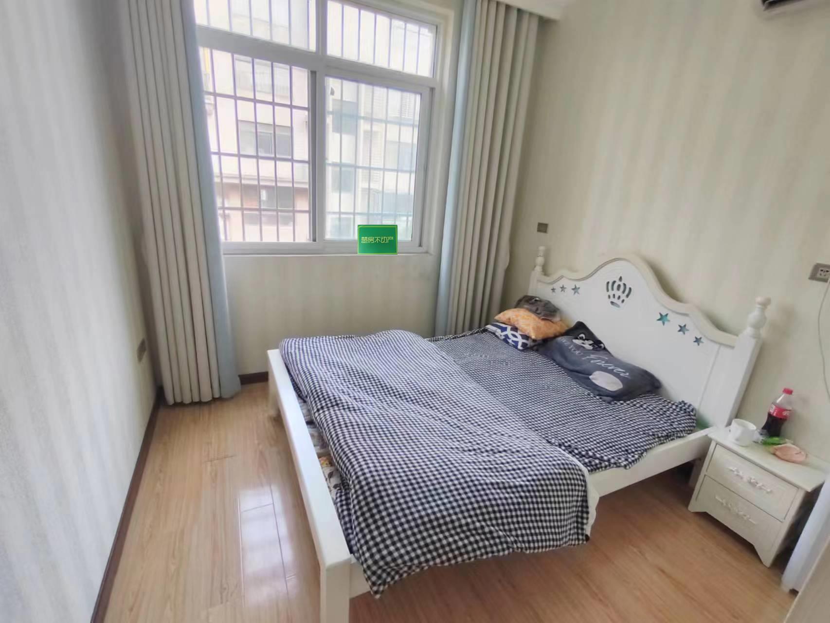 妇幼对面世纪雅园精装修中间好楼层家具家电全部留下税费炒鸡少