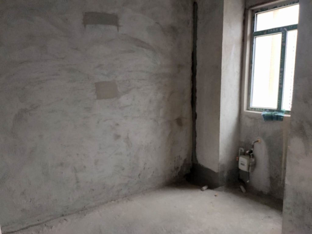 城东绿洲新城电梯中层毛坯五房 看房