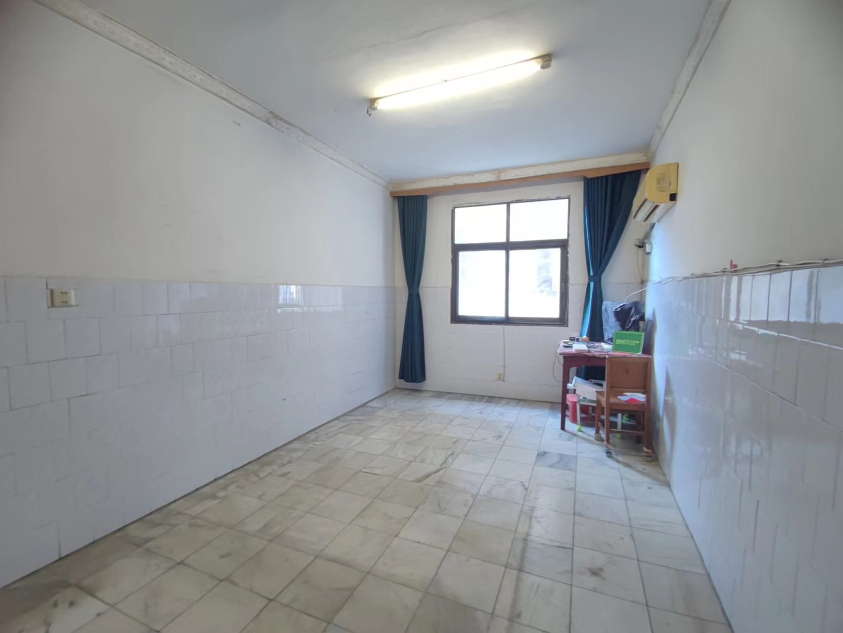 老八中竹货街步梯3楼证件齐全价格可谈急卖