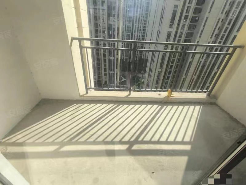 ?195，城南，蓝天新城，边户，好楼层，单价5400，满二，送车位