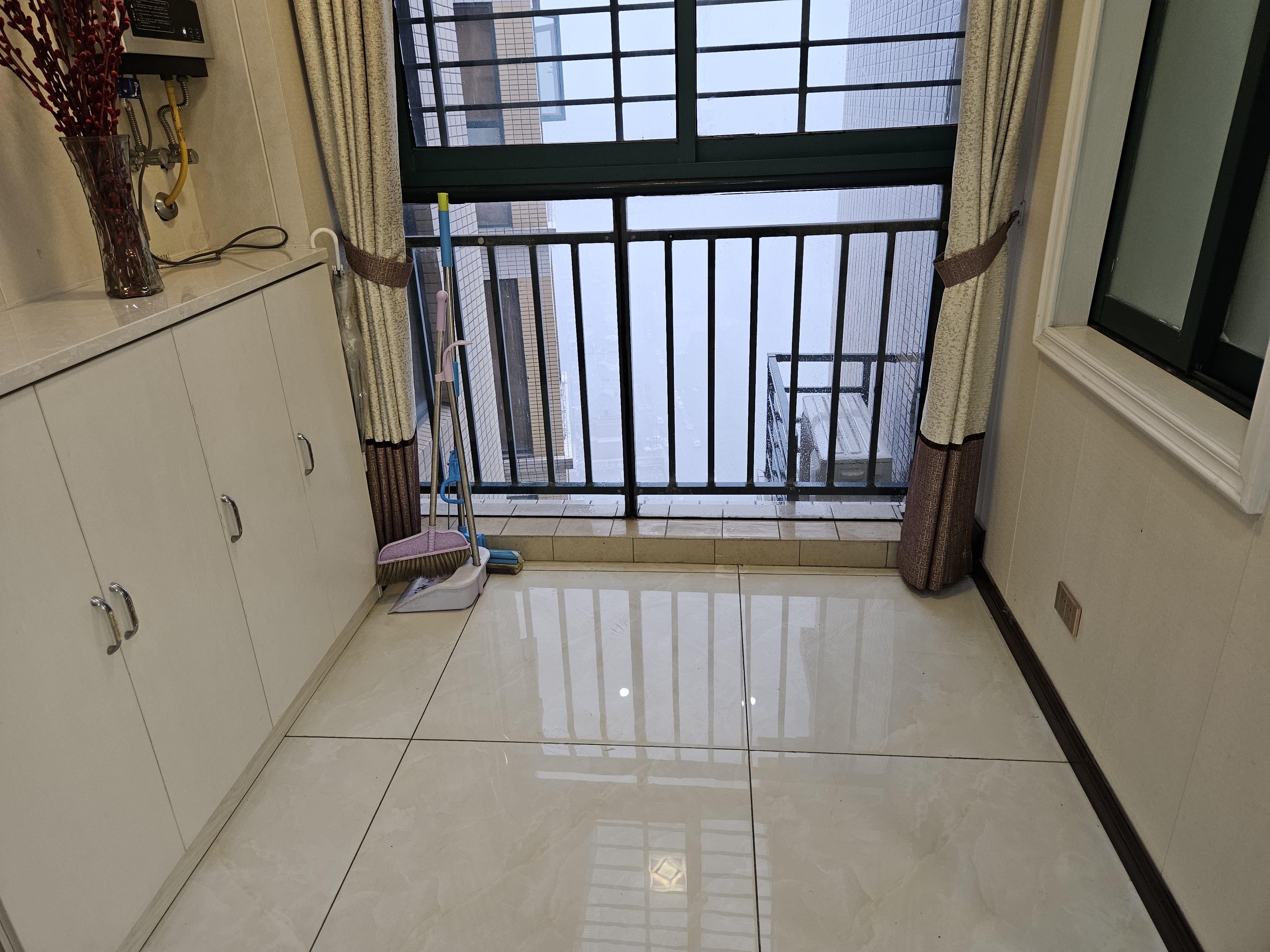 新城一号五期全新装修证件满五税费少业主诚心出售价钱好说