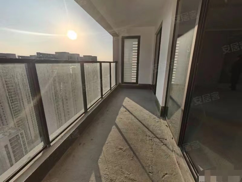 227，降价了，降价了，城南C位，吾悦，单价4385！三开间朝南，南北通透，双阳台，边户