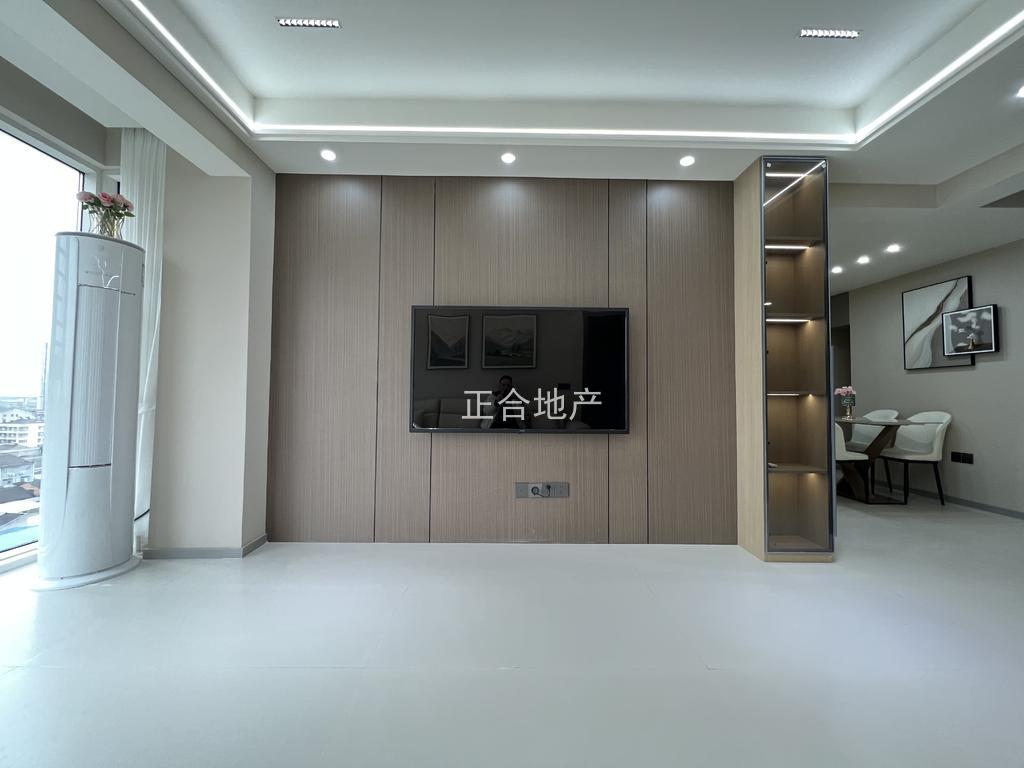 降价了，武商附近，电梯好楼层12楼，精装3房2厅，全新装修，诚心出售，满五