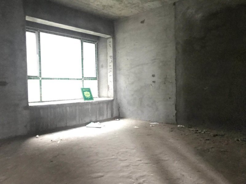 绿洲新城城东交通便利南北通透赠送面积多房东诚意卖房可按揭随看房