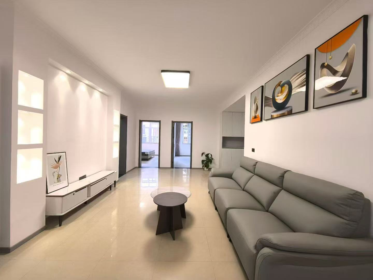 急售，有证！步行街3楼，精装3房2卫，还带地下室15平