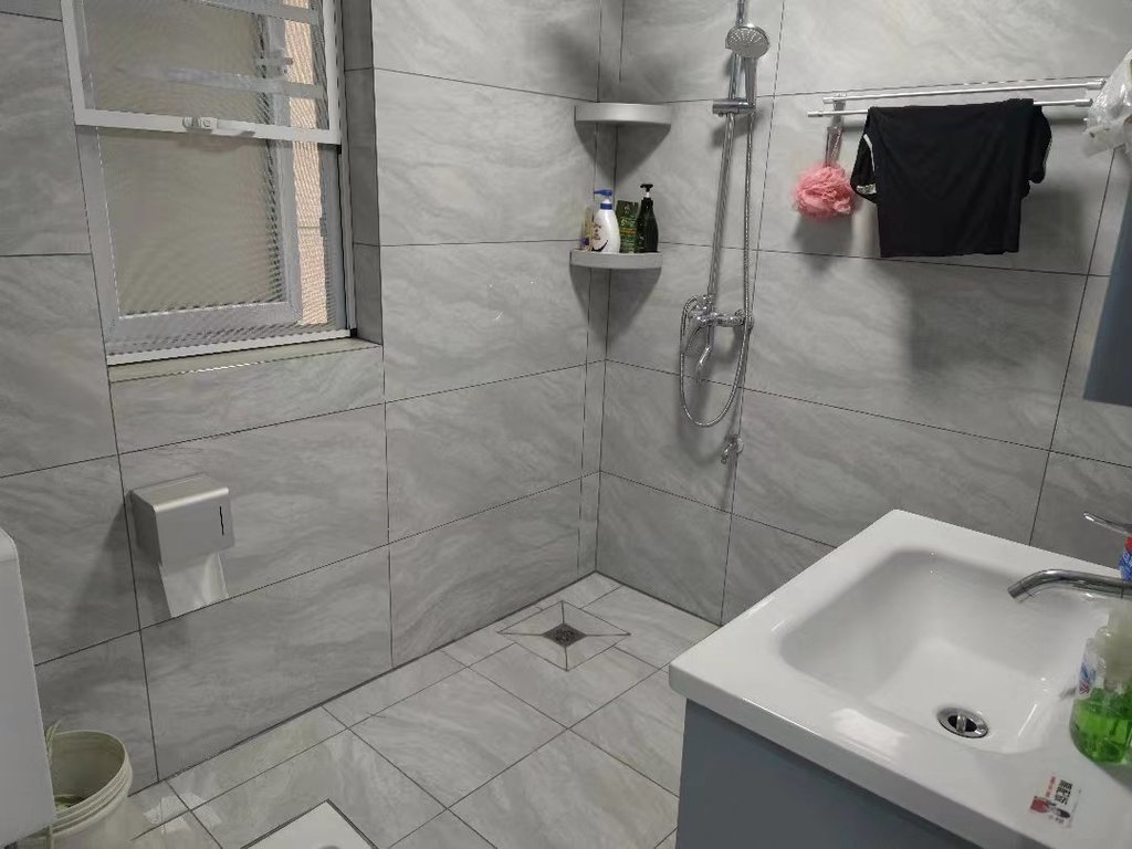 新二中二小对面森林国际城精装小三房精装毛坯价适合出租自住照顾小孩证件满二